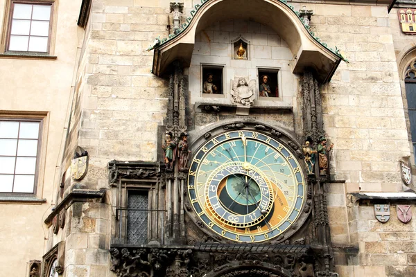 Beroemde astronomische klok (oude stadsplein in Praag, Tsjechische reputatie Stockfoto