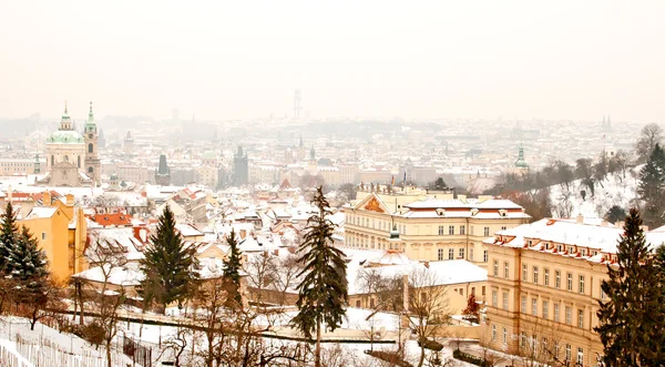 Panorama van Praag met haar bezienswaardigheden — Stockfoto