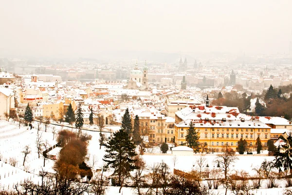 Panorama von Prag mit seinen Sehenswürdigkeiten — Stockfoto