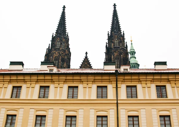Utsikt över st. vitus-katedralen i Prag slott, Tjeckien — Stockfoto