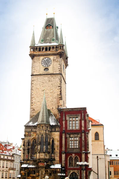 Prag stadshuset på torget i gamla stan — Stockfoto