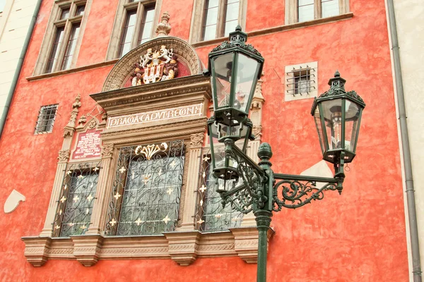 Vue de la lanterne et des maisons sur la place de la Vieille Ville, Prague — Photo