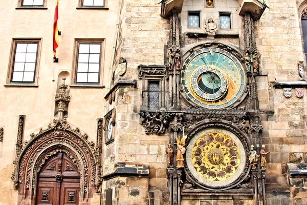 Berühmte astronomische Uhr auf dem Altstadtplatz in Prag, Tschechien — Stockfoto