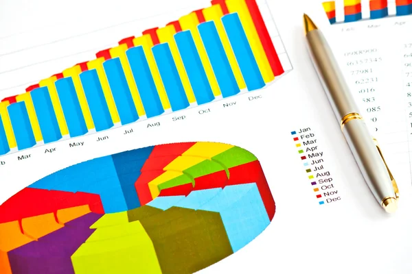 비즈니스 그림: 금융 그래프와 펜 — 스톡 사진