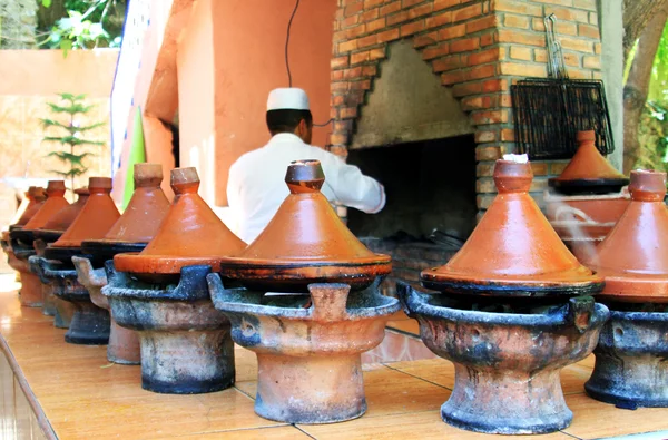 Utensilios de cocina de cerámica marroquí - tajines —  Fotos de Stock