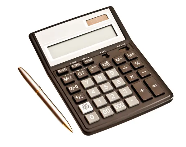 Obraz firmy: kalkulator i pióra na białym tle na biały deseń — Zdjęcie stockowe