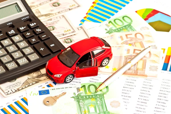 Spielzeugauto, Geld und anderes kaufmännisches Personal — Stockfoto