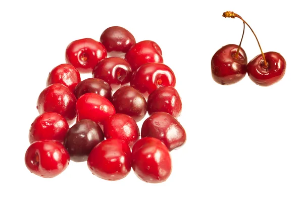 Cerezas aisladas sobre fondo blanco — Foto de Stock