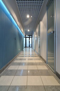 ofiste uzun koridor