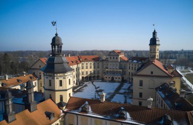 Nesvizh Şatosu, Belarus - 2 Şubat 2020: Beyaz Rusya 'nın Minsk bölgesinde yer alan saray ve kale kompleksi. Unesco Dünya Mirası 'na dahil edilmiştir..