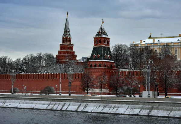 Moskauer Kremlmauer Mit Taynitskaya Turm Auf Dem Kremldamm Kalten Wintertag — Stockfoto