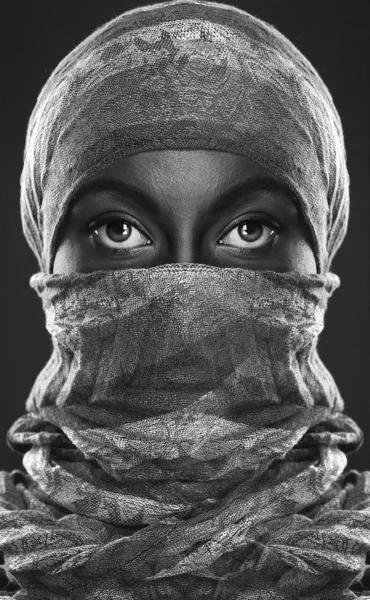 Arapça tarzı genç güzellik portresi