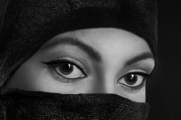 Porträt einer jungen Schönheit im arabischen Stil lizenzfreie Stockbilder