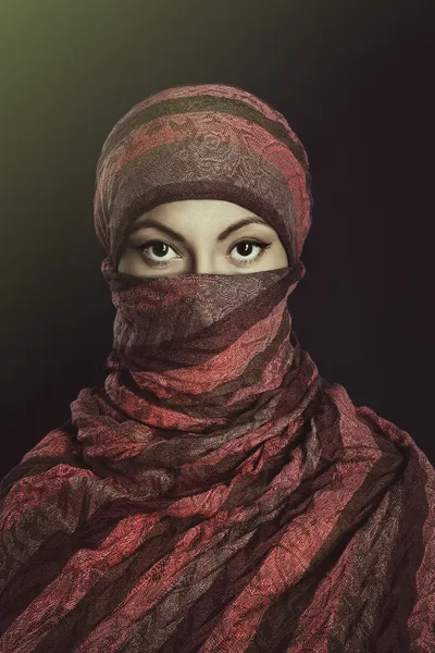 Porträt einer jungen Schönheit im arabischen Stil Stockbild