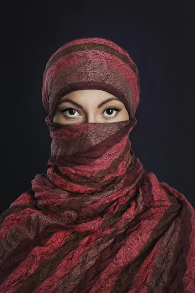 Porträt einer jungen Schönheit im arabischen Stil Stockbild
