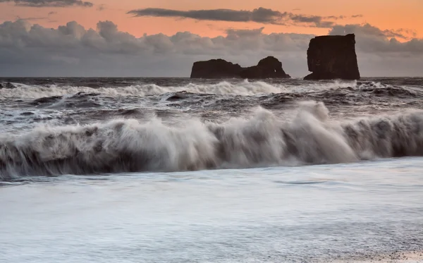 日没時の波 — ストック写真