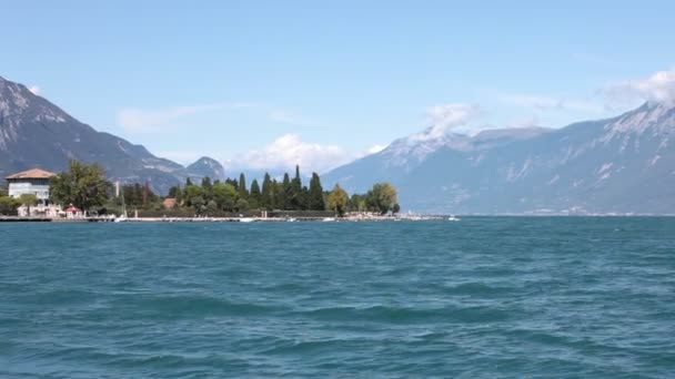 Garda-tó Olaszország - sétányán található Toscolano-maderno — Stock videók