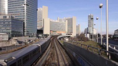 yeraltı demiryolu ile sskyline uno city vienna