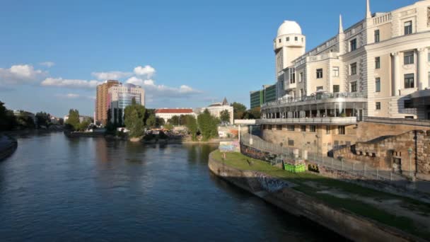 Urania observatory at the Danube canal in Vienna — Stock Video