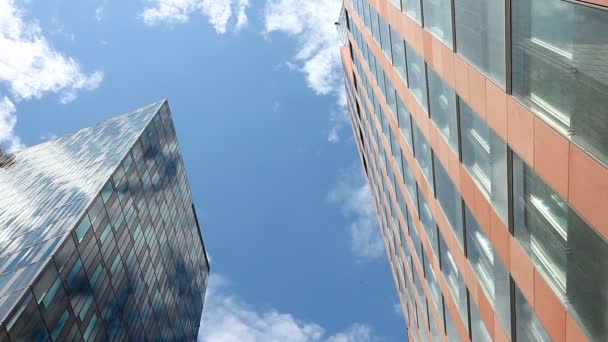 时间间隔的摩天大楼和天空 — 图库视频影像