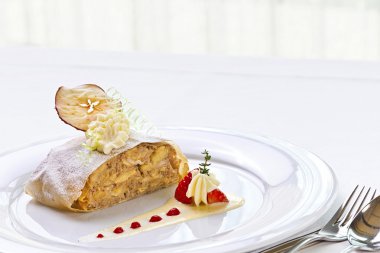 Viyana apple strudel