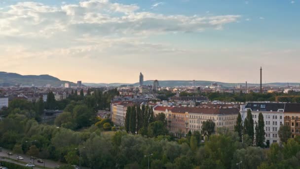 Time lapse dal giorno alla notte dello Skyline del Canale del Danubio a Vienna — Video Stock