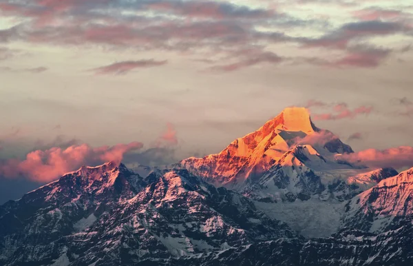 Zonsondergang over berg — Stockfoto