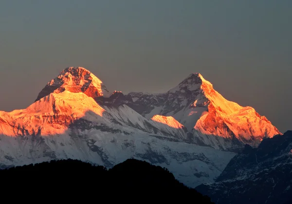 Lever de soleil sur la montagne — Photo