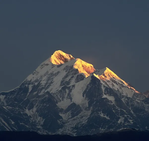 Pico de Montanha Iluminado — Fotografia de Stock