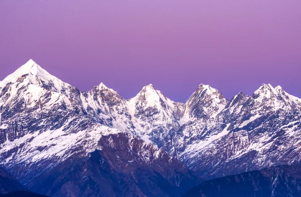 Coucher de soleil à cinq sommets de montagne — Photo