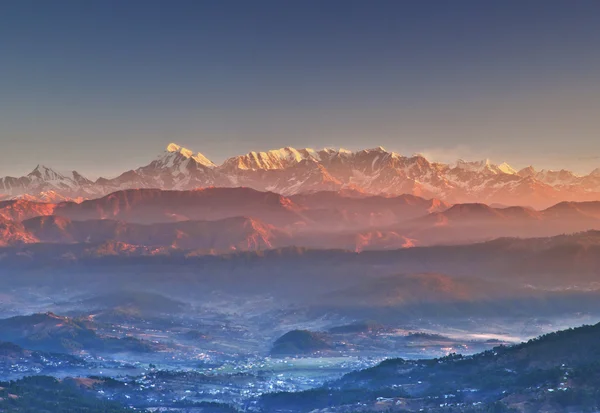 Zonsopgang op de Himalaya mountain — Stockfoto