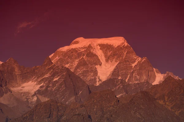 Západ slunce na vrcholu "hanthi parvat" — Stock fotografie