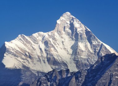 kar kaplı Himalaya tepe