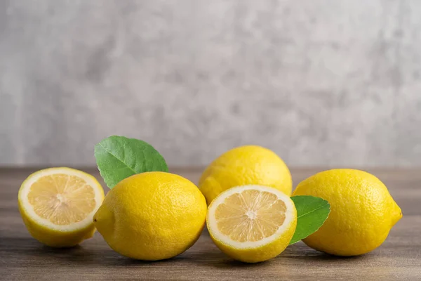 Lemon Ripe Fresh Fruit Leaf Wooden Background Copy Space — Stock Photo, Image