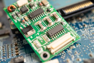 Mikro devre ana bilgisayar elektronik teknolojisi, donanım, cep telefonu, güncelleme, temizlik konsepti.