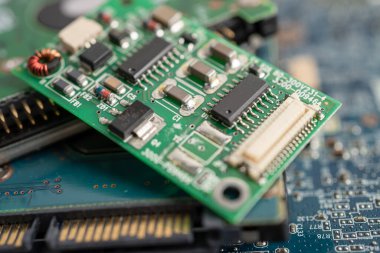 Mikro devre ana bilgisayar elektronik teknolojisi, donanım, cep telefonu, güncelleme, temizlik konsepti.