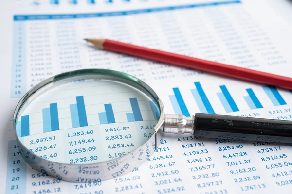 Förstoringsglas Diagram Grafer Papper Finansiell Utveckling Bankkonto Statistik Investeringsanalys Börshandel — Stockfoto