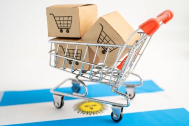Alışveriş arabası logosu ve Arjantin bayrağı olan kutu, İthalat İhracat Alışveriş çevrimiçi veya eCommerce finans dağıtım mağazası dağıtım hizmetleri nakliyat, ticaret, tedarikçi kavramı.