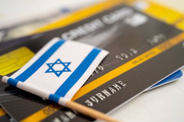 Kredi kartında Isarael bayrağı var. Finans geliştirme, Bankacılık Hesabı, İstatistik, Yatırım Analitik Araştırma Veri Ekonomisi, Borsa Ticareti, Ticaret Şirketi Konsepti.
