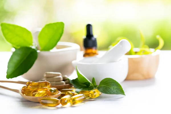 Obat Alternatif Kapsul Organik Herbal Obat Dengan Daun Herbal Suplemen — Stok Foto