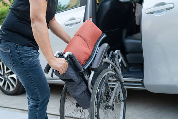 Asian Woman Folding Lift Wheelchair Her Car Accessibility Concept — Stock Photo, Image