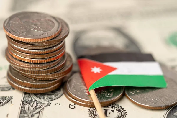 배경에 요르단 국기가 동전쌓기 — 스톡 사진