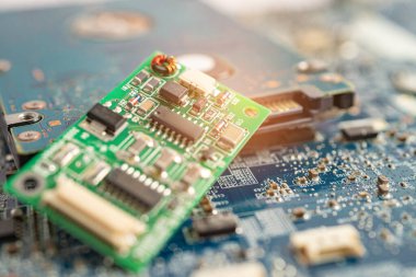Mikro devre ana bilgisayar elektronik teknolojisi, donanım, cep telefonu, güncelleme, temizlik konsepti.