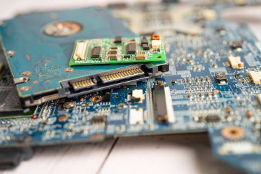 Mikro devre ana bilgisayar elektronik teknolojisi, donanım, cep telefonu, güncelleme, temizlik konsepti.