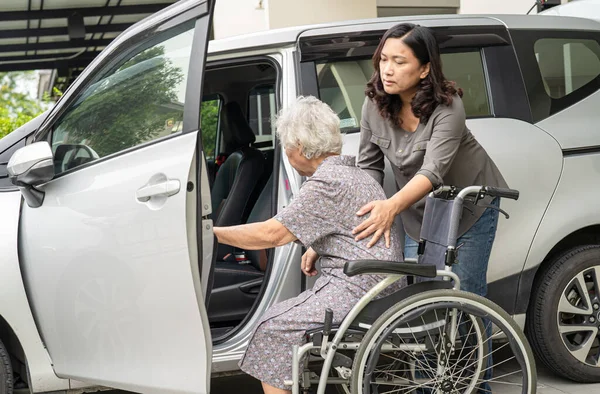 Caregiver Daughter Help Support Asian Senior Elderly Old Lady Woman — Stock Photo, Image