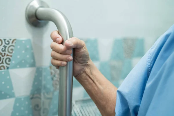 Asiático Seniores Idosos Senhora Senhora Paciente Uso Inclinação Passarela Lidar — Fotografia de Stock