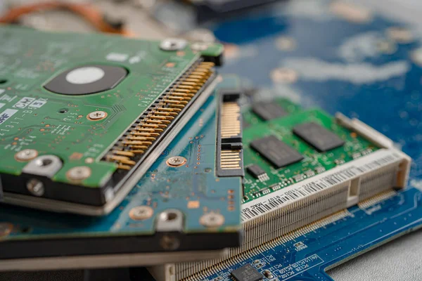Mikro devre ana bilgisayar elektronik teknoloji, donanım, güncelleme, temizlik konsepti.