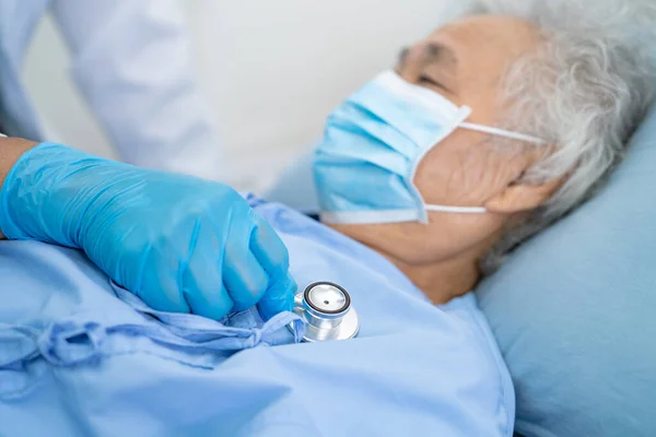 Médico Ayuda Asiática Senior Anciana Anciana Mujer Paciente Usando Una — Foto de Stock