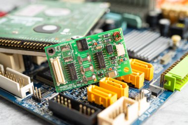 Mikro devre ana bilgisayar elektronik teknolojisi, donanım, cep telefonu, güncelleme, temizlik konsepti.