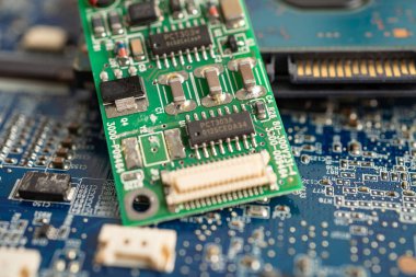 Mikro devre ana bilgisayar elektronik teknolojisi, donanım, cep telefonu, güncelleme, temizlik konsepti.